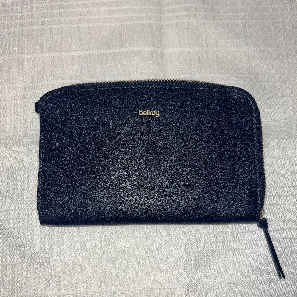 Bellroy Zip Navy Leather Pouch / Wallet / Pocket